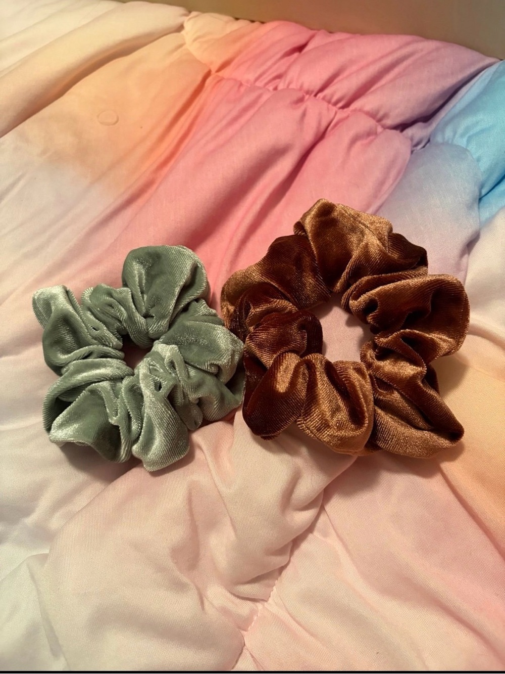 Claire's Velvet Scrunchies Set - Sage Green and Brown
